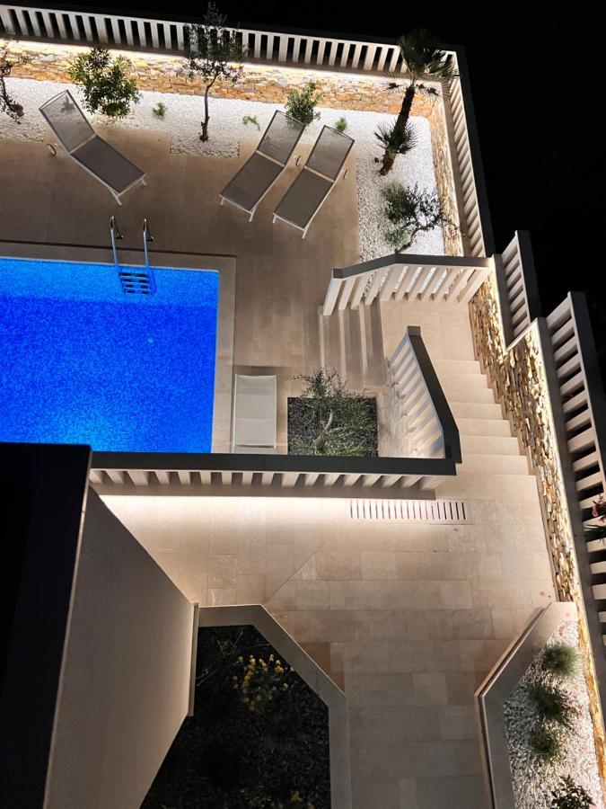 Luxury Beachfront Villa Carlisa ซีโอโว ภายนอก รูปภาพ