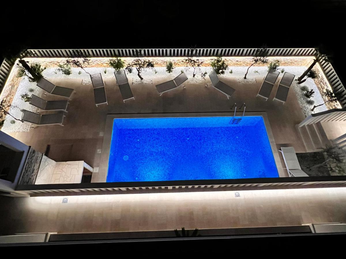 Luxury Beachfront Villa Carlisa ซีโอโว ภายนอก รูปภาพ