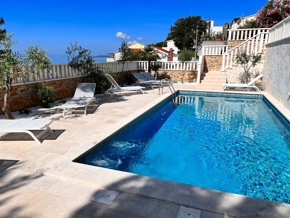 Luxury Beachfront Villa Carlisa ซีโอโว ภายนอก รูปภาพ