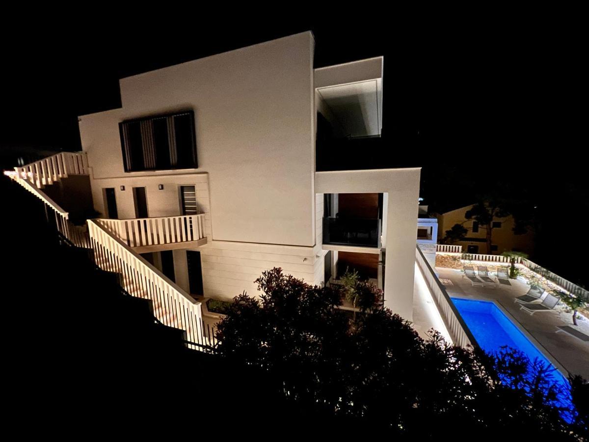 Luxury Beachfront Villa Carlisa ซีโอโว ภายนอก รูปภาพ